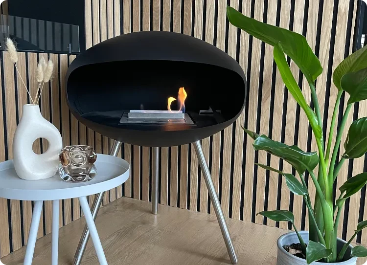 wolnostojący kominek na bioetanol Cocoon Terra czarny i stalowy